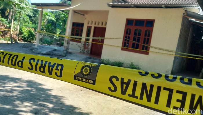 Rumah yang menjadi lokasi penemuan mayat wanita tewas dengan kepala terpenggal di Desa Nangsri, Kecamatan Manisrenggo, Klaten, Kamis (22/6/2023).