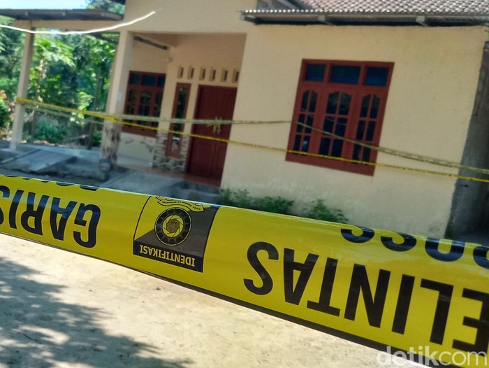 Rumah yang menjadi lokasi penemuan mayat wanita tewas dengan kepala terpenggal di Desa Nangsri, Kecamatan Manisrenggo, Klaten, Kamis (22/6/2023).