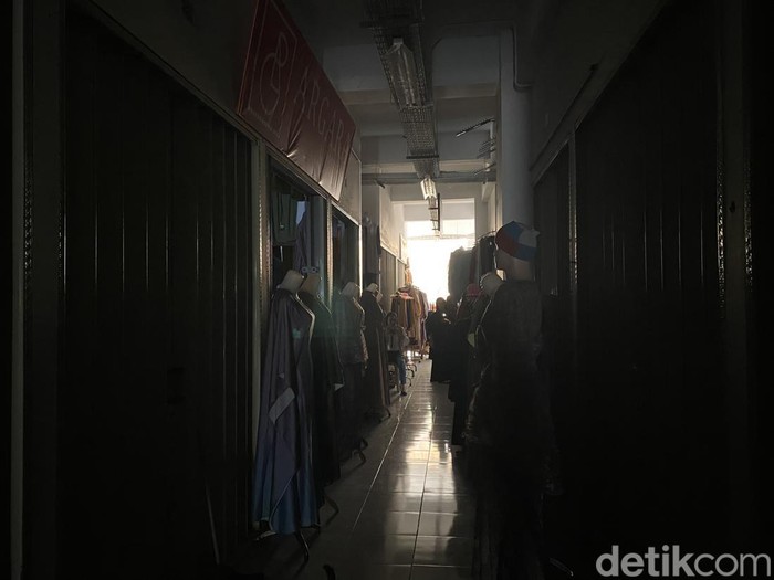 Satu blok gedung Pasar Pelita padam akibat tunggakan bayar listrik