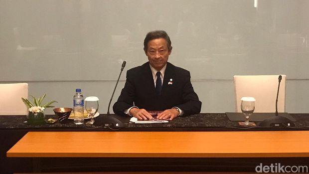Sekretaris Pers untuk Kaisar Jepang Naruhito, Kojiro Shiojiri, pada press briefing di Hotel Tentrem, Rabu malam (21/6/2023).