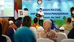 Semringah Anak-anak di Khitan Massal Kemendag