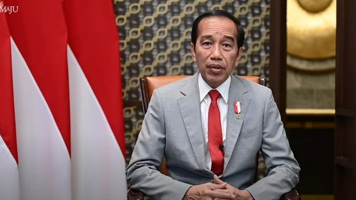 Presiden Joko Widodo telah mengubah status pandemi jadi endemi di Indonesia. Meski demikian, Jokowi mengimbau masyarakat untuk tetap berhati-hati.