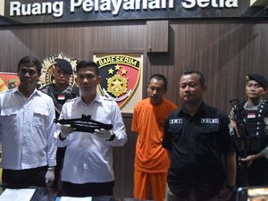 Bang Jago yang Ngamuk-Rusak Mobil di Cirebon Ditangkap