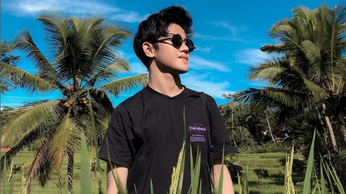 Sosok guru viral mirip artis Korea bikin salfok.