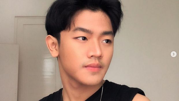 Sosok guru viral mirip artis Korea bikin salfok.