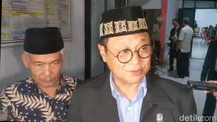 Tim MUI Pusat dan MUI Jabar mengundang pimpinan Ponpes Al-Zaytun ke Gedung Sate.