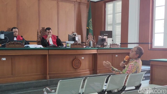 Walkot Makassar Danny Pomanto mulai memberikan kesaksian di PN Makassar. detikSulsel/Rasmilawanti Rustam
