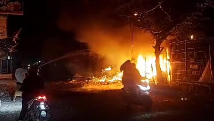 Warung kelontong di Probolinggo ludes terbakar