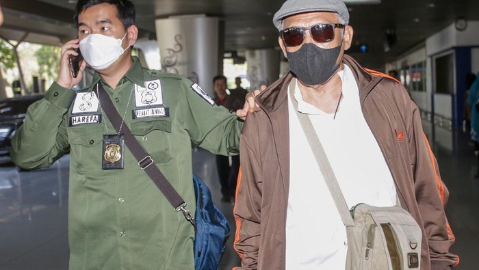 WN Singapura yang berprofesi dosen dideprtasi