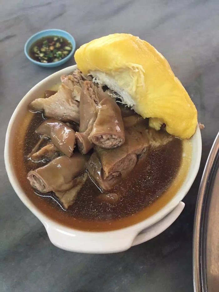 10 'Penistaan' Durian, Jadi Isian Burger hingga Topping Mie Rebus
