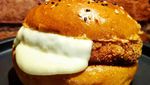 10 Penistaan Durian, Jadi Isian Burger hingga Topping Mie Rebus