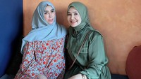Mama Amy juga sering mengajak teman-temannya untuk berkunjung dan makan bersama. Semua menu andalannya disajikan untuk dinikmati sekaligus mempromosikan restorannya. Foto: Instagram/amy_r_qanita