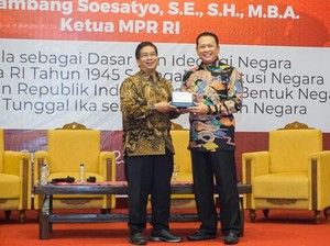 Bamsoet Bahas 5 Sasaran Visi Indonesia Emas pada Kuliah Umum di UNS