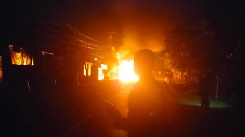 Terbakarnya bus Tiara Mas di Jalan Nasional Denpasar-Gilimanuk, Tabanan, Bali, Kamis malam (23/6/2023).