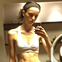 Diakui Esmeralda, lingkungan model cenderung toxic. Dia bahkan pernah sekurus ini saat menjadi model dulu. Foto: dok. Instagram