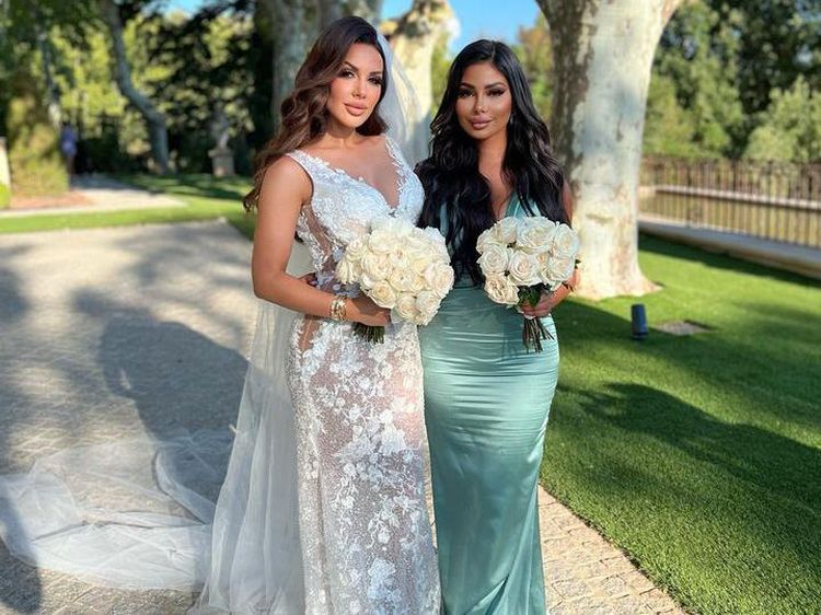Gaya Pengantin dan Para Bridesmaid yang Jadi Sorotan, Pakai Gaun Transparan