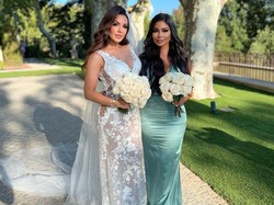 Gaya Pengantin dan Para Bridesmaid yang Jadi Sorotan, Pakai Gaun Transparan