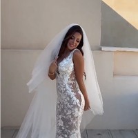 Seorang pengantin pun diperbincangkan karena mengenakan busana yang dianggap kurang pantas. Wanita tersebut memakai gaun tembus pandang yang menuai pro kontra di kalangan netizen. Tak hanya sang mempelai, busana para bridesmaid juga dihujat bahkan disebut lebih parah dari pengantinnya.Foto: Instagram Oksana Mukha