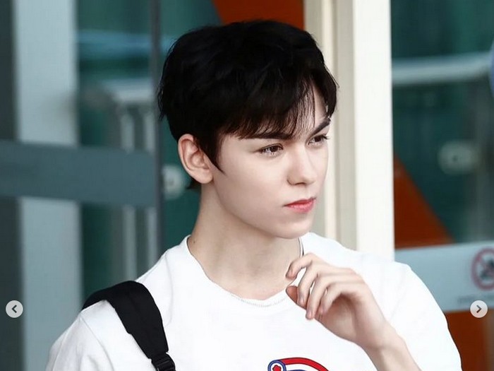 Gaya Vernon SEVENTEEN Jadi Global Ambassador Pertama Kenzo