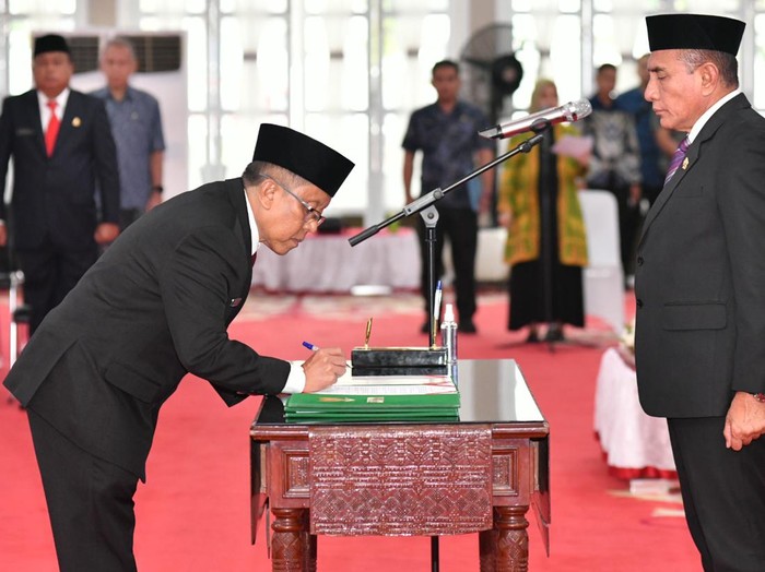 Gubsu Edy Rahmayadi melantik Marlindo Harahap sebagai Kadis PUPR Sumut