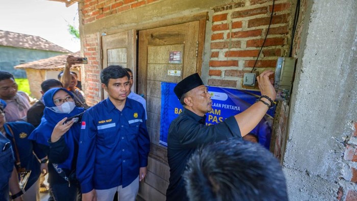 Ilustrasi sambung listrik PLN