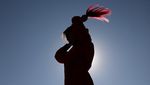Perkanalkan Sogand Salari, Pembersih Kaca Gedung Wanita dari Iran