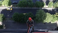 Standar keselamatan kerja juga dijunjung tinggi oelh Salari untuk mengurangi risiko.