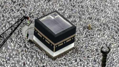 Muslim pilgrims circumambulate around the Kaaba, the cubic building at the Grand Mosque, during the annual Hajj pilgrimage in Mecca, Saudi Arabia, Thursday, June 22, 2023. Muslim pilgrims are converging on Saudi Arabias holy city of Mecca for the largest Hajj since the coronavirus pandemic severely curtailed access to one of Islams five pillars. (AP Photo/Amr Nabil)