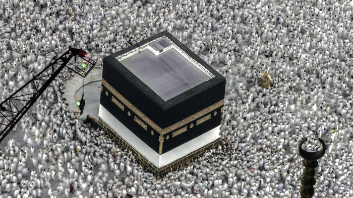 Muslim pilgrims circumambulate around the Kaaba, the cubic building at the Grand Mosque, during the annual Hajj pilgrimage in Mecca, Saudi Arabia, Thursday, June 22, 2023. Muslim pilgrims are converging on Saudi Arabias holy city of Mecca for the largest Hajj since the coronavirus pandemic severely curtailed access to one of Islams five pillars. (AP Photo/Amr Nabil)