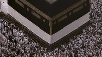 Ibadah haji tahun ini akan menjadi yang pertama tanpa batasan yang diberlakukan selama pandemi virus corona, mulai tahun 2020. Lebih banyak jemaah diharapkan tiba sebelum dimulainya ibadah haji pada Senin.  