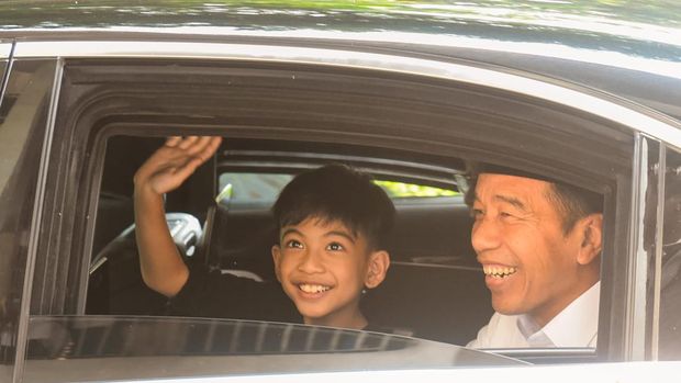 Jokowi dan Jan Ethes Salat Jumat di Masjid Istiqlal