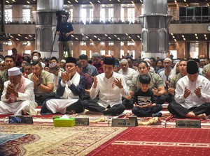 Jokowi Ajak Jan Ethes Salat Jumat di Masjid Istiqlal