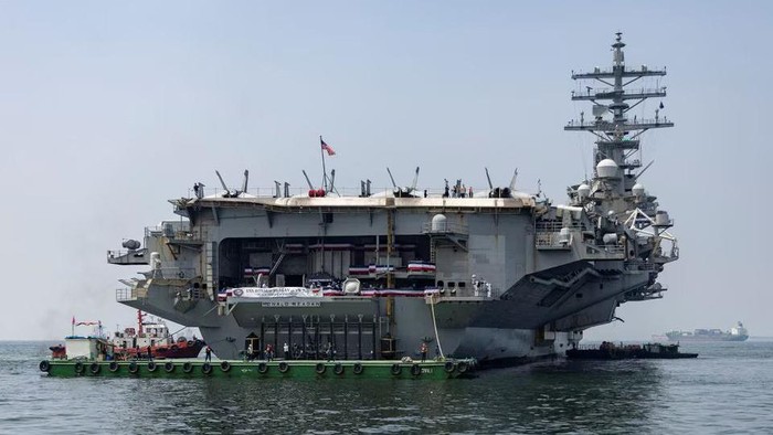 A view of the USS Ronald Reagan (CVN 76), an aircraft carrier, during a goodwill visit in Manila, Philippines, October 14, 2022. REUTERS/Eloisa Lopez/File photo