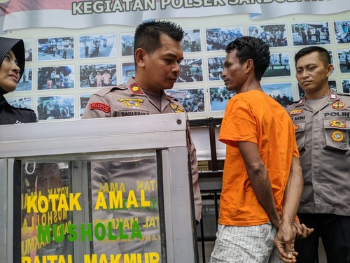 Konferensi pers pencurian kotak amal musala di Polsek Sandubaya, Jumat (23/6/2023). (Foto: Ahmad Viqi/detikBali)