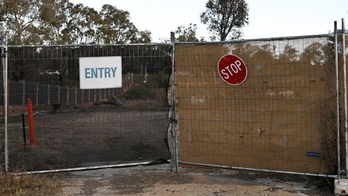 A view of an entrance to the site of the blocked new Russian embassy in Canberra, Australia, June 16, 2023. REUTERS/Tracey Nearmy/File Photo
