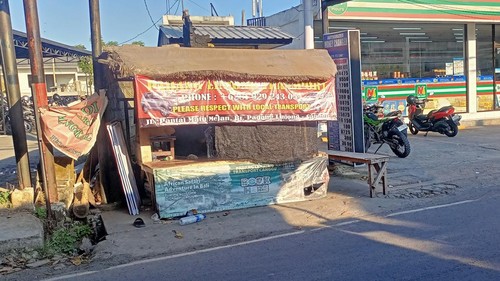 Lokasi pangkalan Padang Linjong Transport (PLT) di Canggu, tempat ngumpul oknum sopir pemeras turis Singapura yang viral beberapa waktu lalu. (Agus Eka/detikBali)