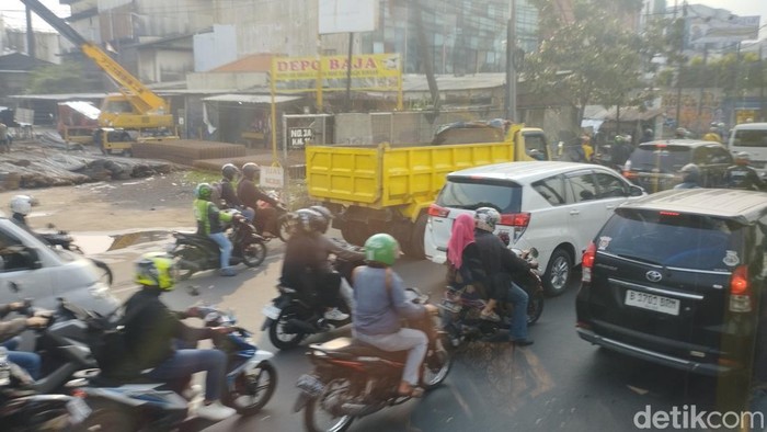Macet di Jalan Daan Mogot, Jakarta Barat. (Brigitta/detikcom)