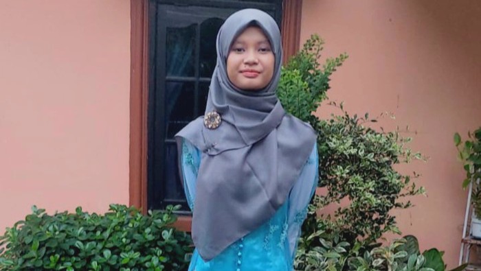 Mahasiswi termuda Unair Arielya Ramadhani S yang baru berusia 15 tahun.