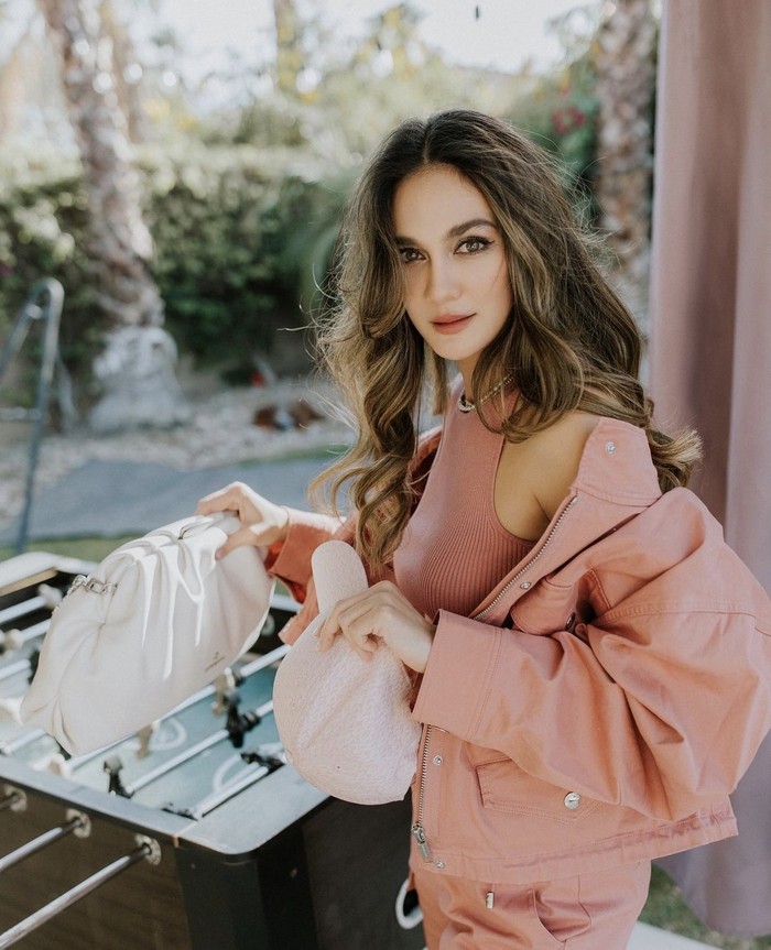 Makin Lengket dengan Maxime Bouttier, Ini Potret Luna Maya Saat Kulineran Makin Lengket dengan Maxime Bouttier, Ini Potret Luna Maya Saat Kulineran