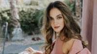 Belakangan ini, Luna Maya dikabarkan semakin dekat dengan aktor Maxime Bouttier. Keduanya beberapa kali terlihat menghadiri acara bersama. Foto: Instagram @lunamaya