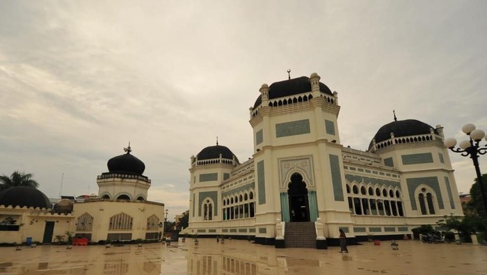 Masjid Al-Mashun atau Masjid Raya Deli