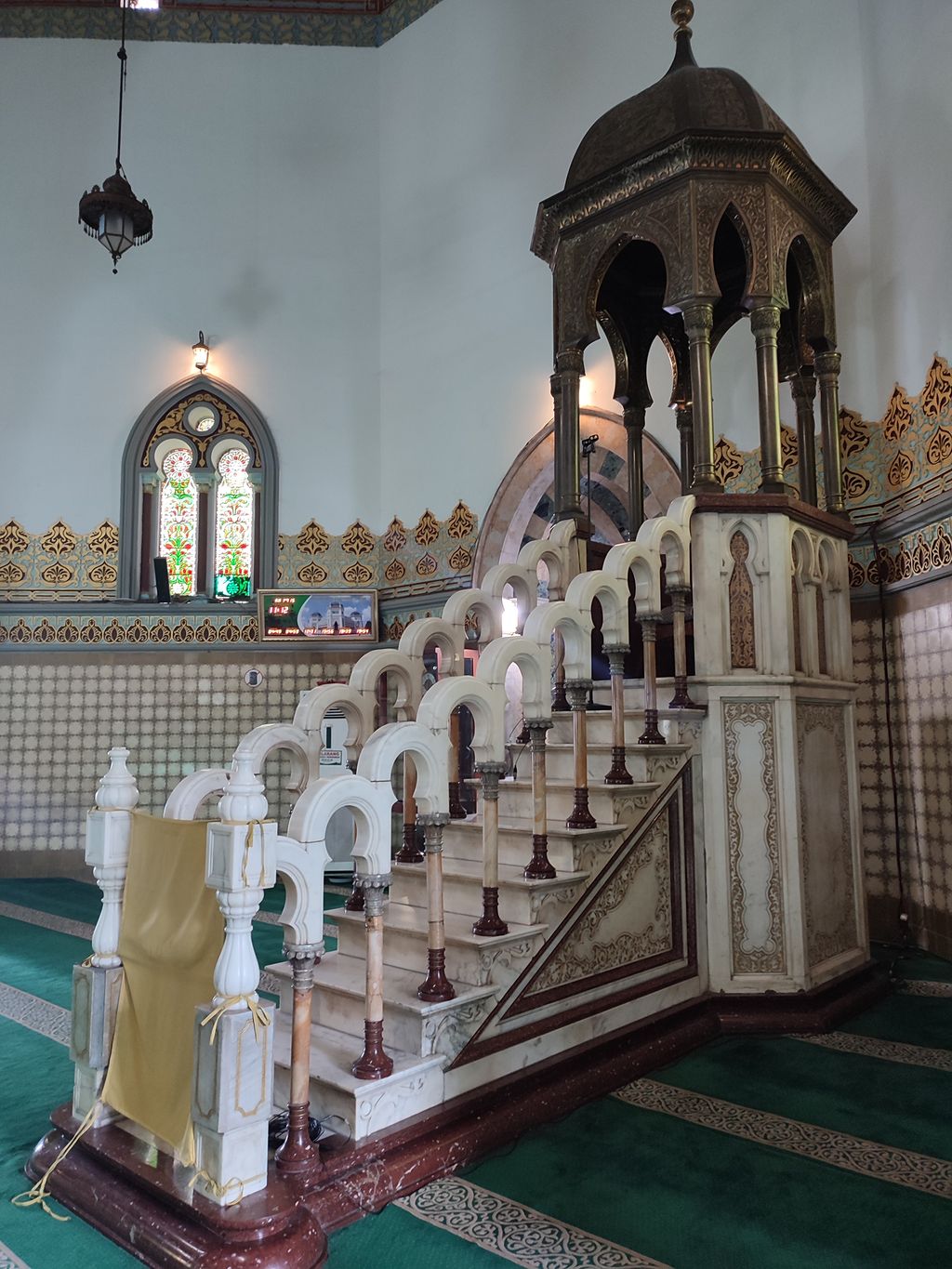 Mihrab untuk khatib jumat menyampaikan khotbah di Masjid Al-Mashun atau Masjid Raya Deli