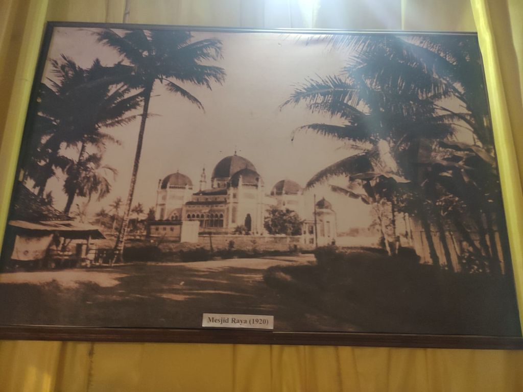Penampakan Masjid Al-Mashun atau Masjid Raya Deli pada 1920