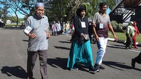 Selanjutnya, Kemenag juga melibatkan jamaah haji lainnya untuk meningkatkan kepedulian terhadap jamaah lansia.