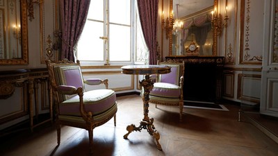 Melihat Kamar Pribadi Ratu Terakhir Prancis di Istana Versailles