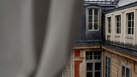 Pemandangan dari jendela apartemen dua lantai Ratu Prancis Marie - Antoinette.   