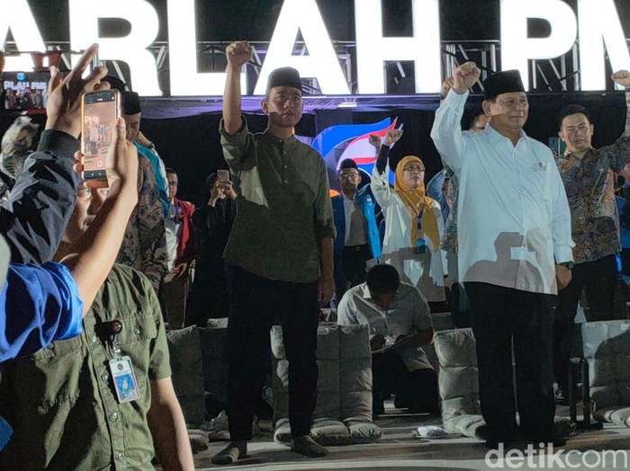 Menhan Prabowo Subianto dan Wali Kota Solo Gibran Rakabuming Raka di Harlah PMII, Jumat (23/6/2023).