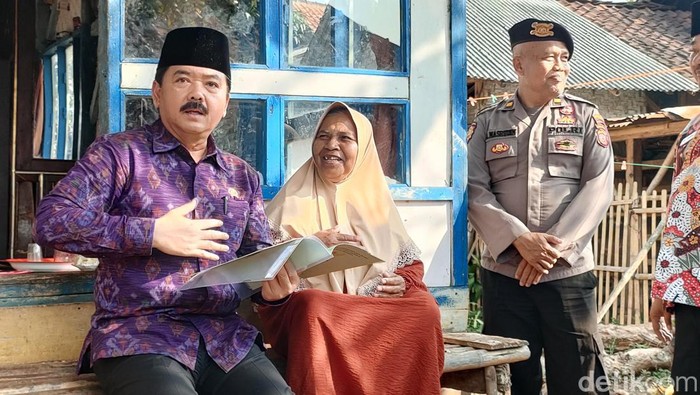 Menteri ATR/BPN Keliling perkampungan, bagi sertifikat tanah untuk masyarakat.