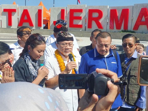 Menteri Perdagangan Zulkifli Hasan seusai membuka Bhinneka Culture Festival yang kedua di Pantai Jerman, Kuta, Badung, Jumat (23/6/2023). (Ronatal Siahaan/detikBali).