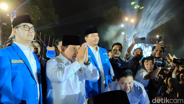 Menteri Pertahanan Prabowo Subianto menghadiri Harlah PMII di Solo, Jumat (23/6/2023). Prabowo hadir ditemani Wali Kota Solo Gibran Rakabuming Raka.